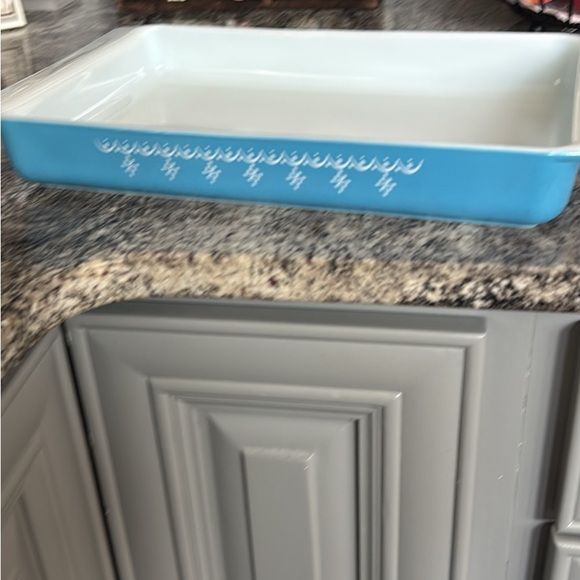 Vintage Pyrex Snowflake Garland Lasagna Pan (Model #933) - Picture 2 of 5